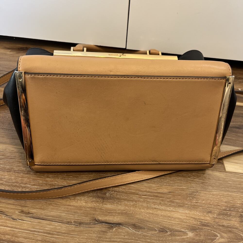 MICHAEL Michael Kors Lana Medium Bicolor leather Tote Handbag Suntan/Black - Picture 12 of 12